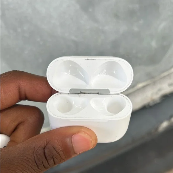 Apple White Wireless Earbuds